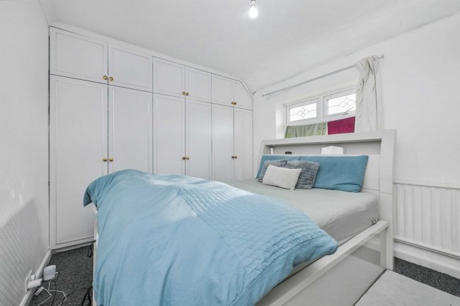 874 Green Lane, Dagenham, London, RM8 1BX 9