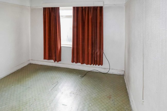 87 Lilycroft Road, Bradford, BD9 5AH 8