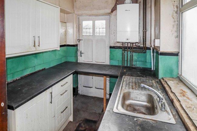 87 Lilycroft Road, Bradford, BD9 5AH 8