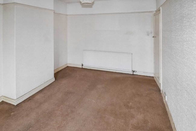 87 Lilycroft Road, Bradford, BD9 5AH 8