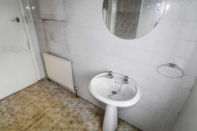 87 Lilycroft Road, Bradford, BD9 5AH 8