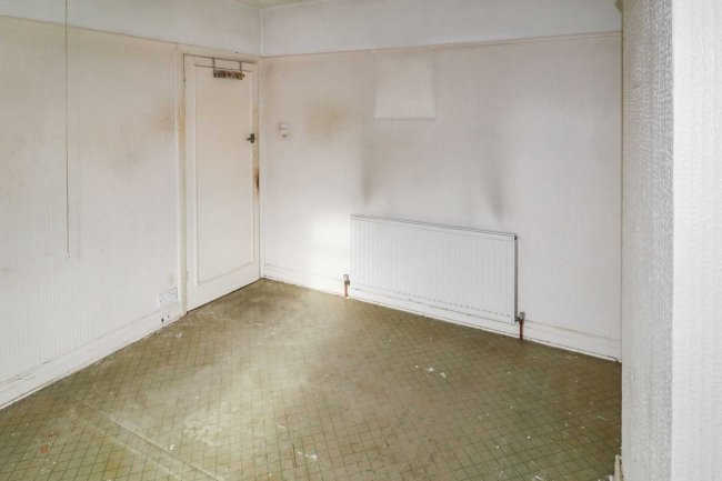 87 Lilycroft Road, Bradford, BD9 5AH 8