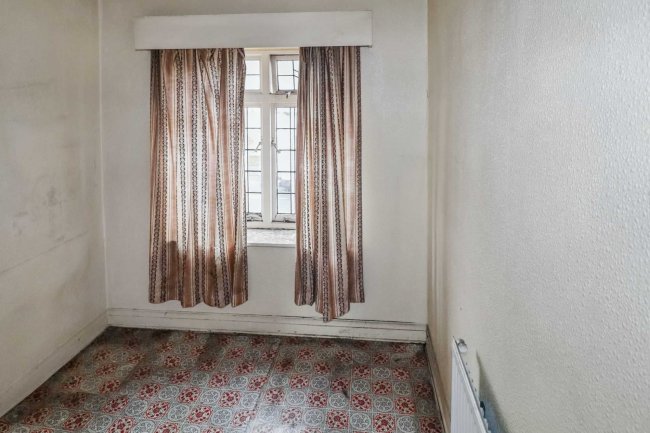 87 Lilycroft Road, Bradford, BD9 5AH 8