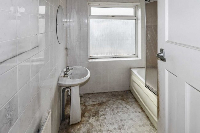 87 Lilycroft Road, Bradford, BD9 5AH 8