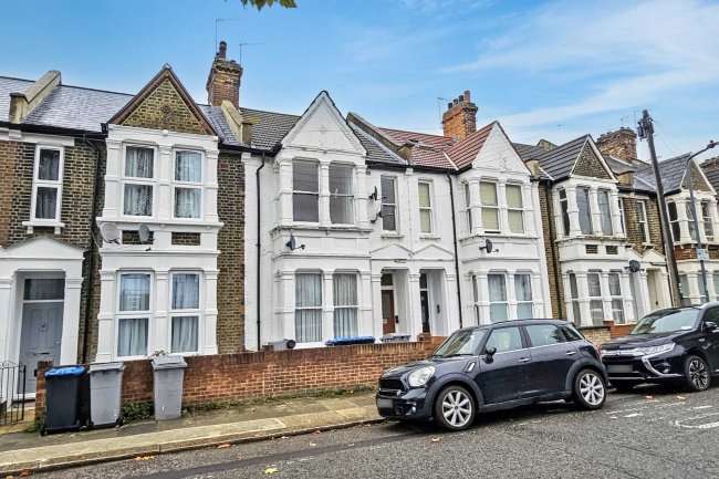 125B Harley Road, Harlesden, London NW10 8AY 3