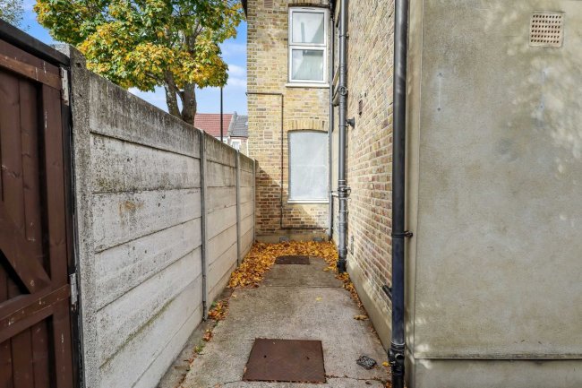 Ground Floor Flat, 37 St Stephen's Road, Bow, London E6 1AN 9