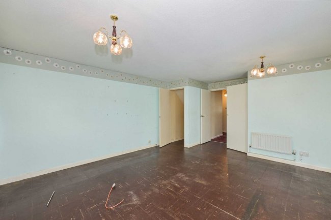 70 Madells, Epping, Essex CM16 4NN 4