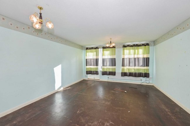 70 Madells, Epping, Essex CM16 4NN 4