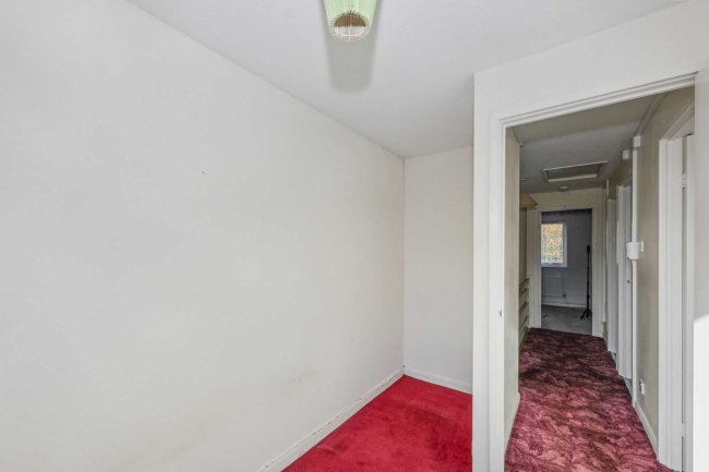 70 Madells, Epping, Essex CM16 4NN 4