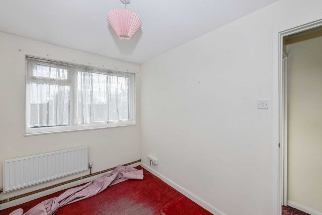 70 Madells, Epping, Essex CM16 4NN 4