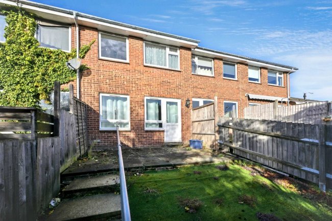 70 Madells, Epping, Essex CM16 4NN 4