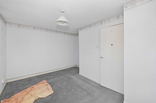 70 Madells, Epping, Essex CM16 4NN 4