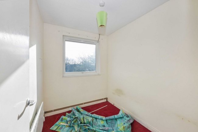 70 Madells, Epping, Essex CM16 4NN 4