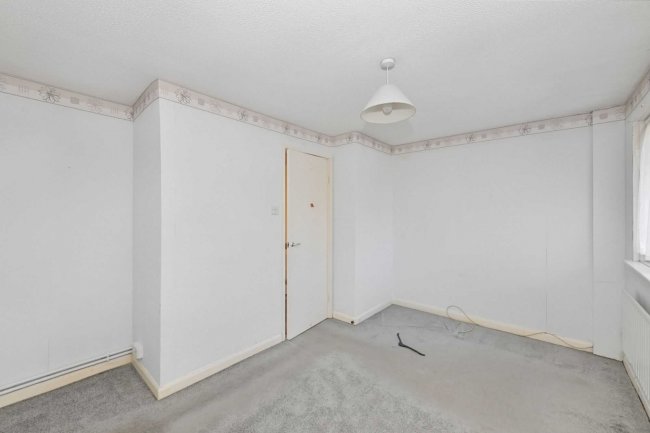 70 Madells, Epping, Essex CM16 4NN 4