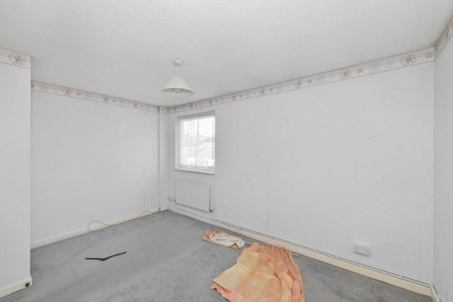 70 Madells, Epping, Essex CM16 4NN 4