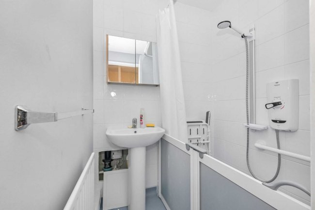 70 Madells, Epping, Essex CM16 4NN 4