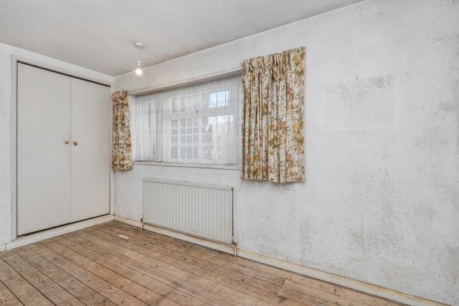 5 West Road, Farnborough, Hampshire, GU14 8EZ 9