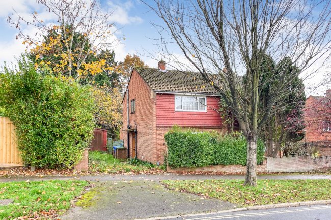 5 West Road, Farnborough, Hampshire, GU14 8EZ 9