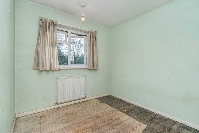 5 West Road, Farnborough, Hampshire, GU14 8EZ 9