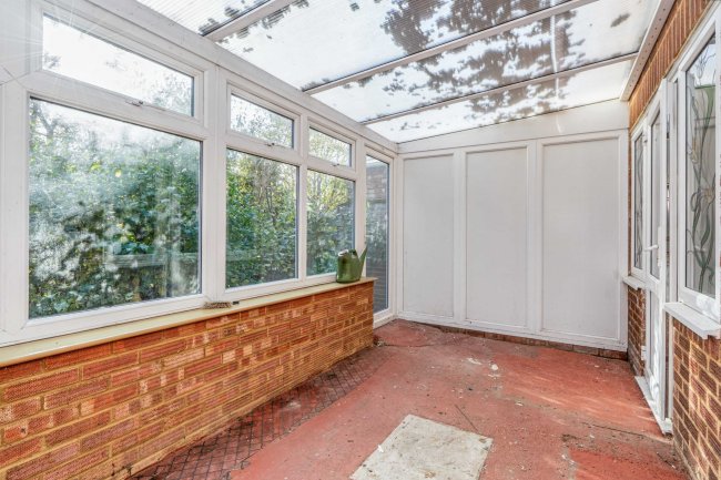 5 West Road, Farnborough, Hampshire, GU14 8EZ 9