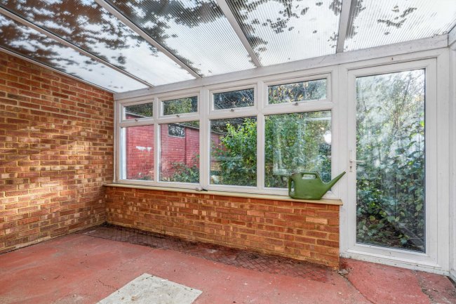 5 West Road, Farnborough, Hampshire, GU14 8EZ 9