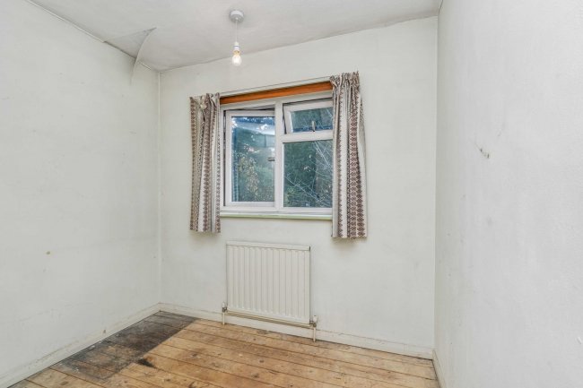 5 West Road, Farnborough, Hampshire, GU14 8EZ 9