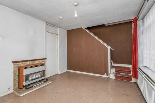 5 West Road, Farnborough, Hampshire, GU14 8EZ 9