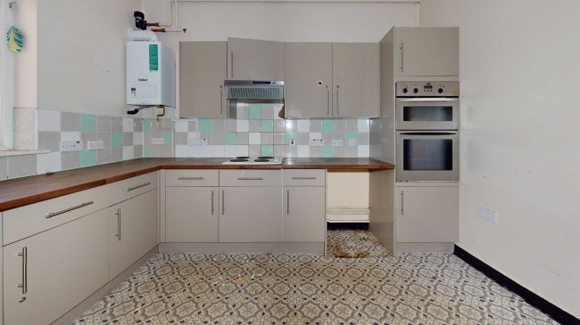 4 & 6 Rosswood Gardens, Wallington SM6 8QZ 5