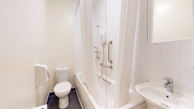 4 & 6 Rosswood Gardens, Wallington SM6 8QZ 5