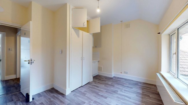 4 & 6 Rosswood Gardens, Wallington SM6 8QZ 5