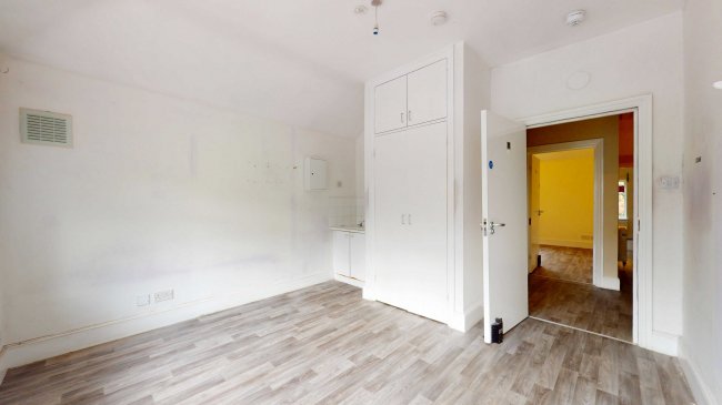 4 & 6 Rosswood Gardens, Wallington SM6 8QZ 5