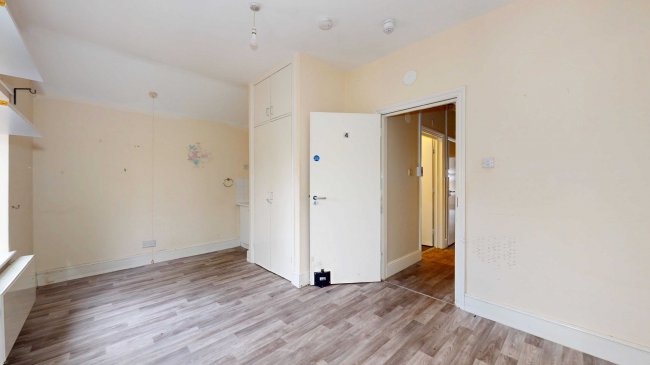 4 & 6 Rosswood Gardens, Wallington SM6 8QZ 5