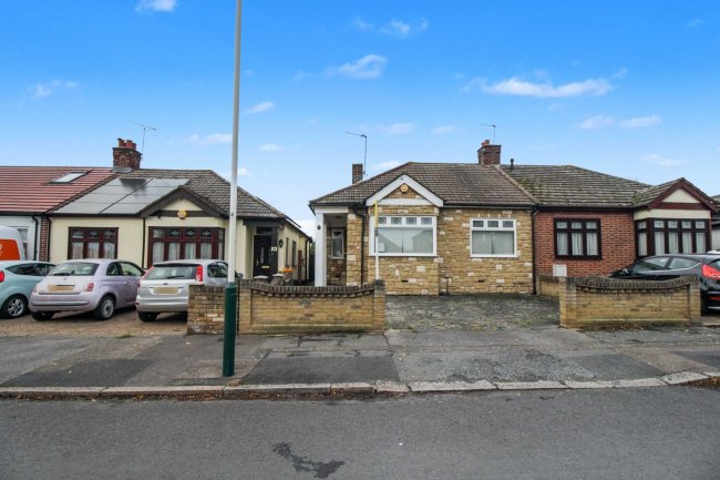 24 Gordon Avenue, Hornchurch, Essex, RM12 5EA 9