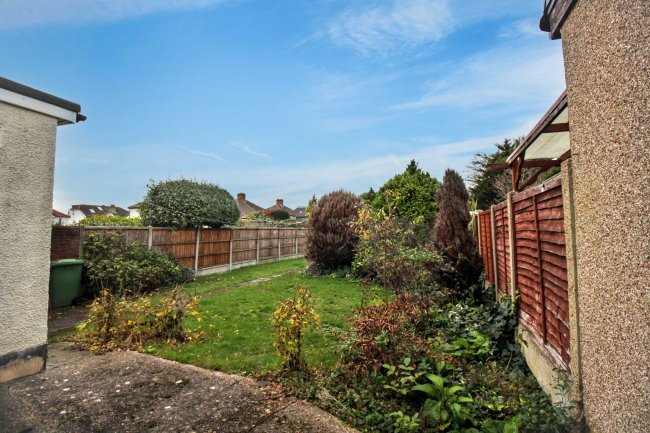 24 Gordon Avenue, Hornchurch, Essex, RM12 5EA 9