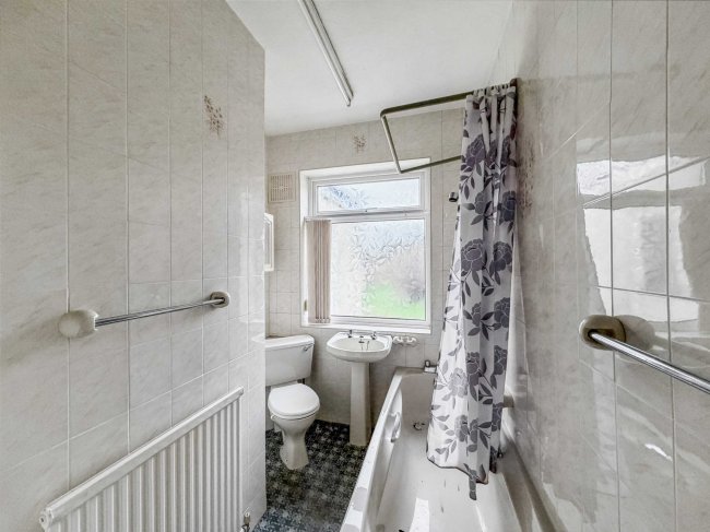 24 Gordon Avenue, Hornchurch, Essex, RM12 5EA 9