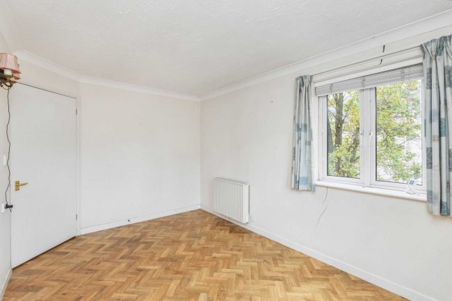 30 Sycamore Court, Aylesbury, Bucks HP19 9SZ 9