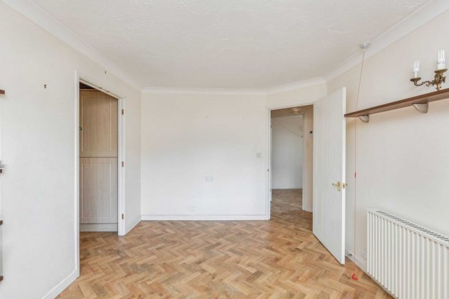 30 Sycamore Court, Aylesbury, Bucks HP19 9SZ 9