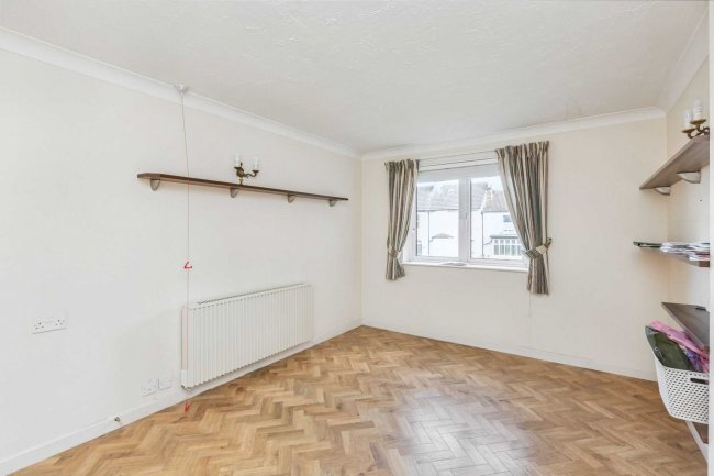 30 Sycamore Court, Aylesbury, Bucks HP19 9SZ 9