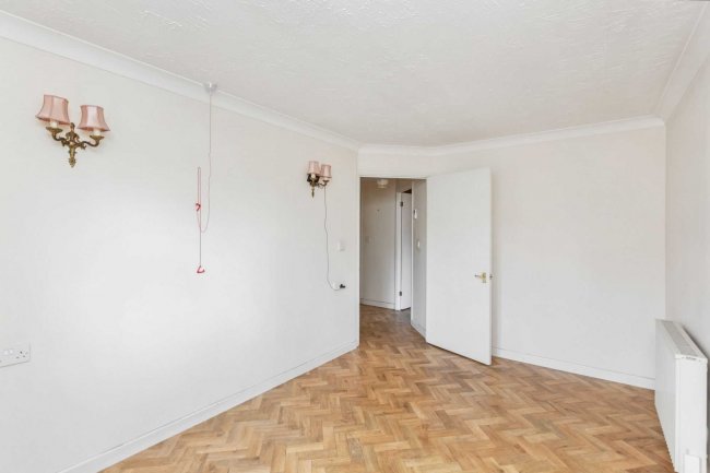 30 Sycamore Court, Aylesbury, Bucks HP19 9SZ 9