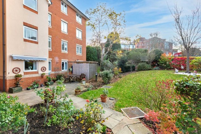 30 Sycamore Court, Aylesbury, Bucks HP19 9SZ 9