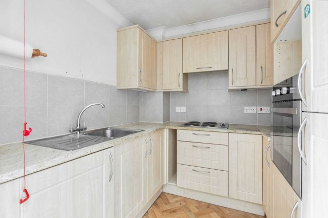 30 Sycamore Court, Aylesbury, Bucks HP19 9SZ 9