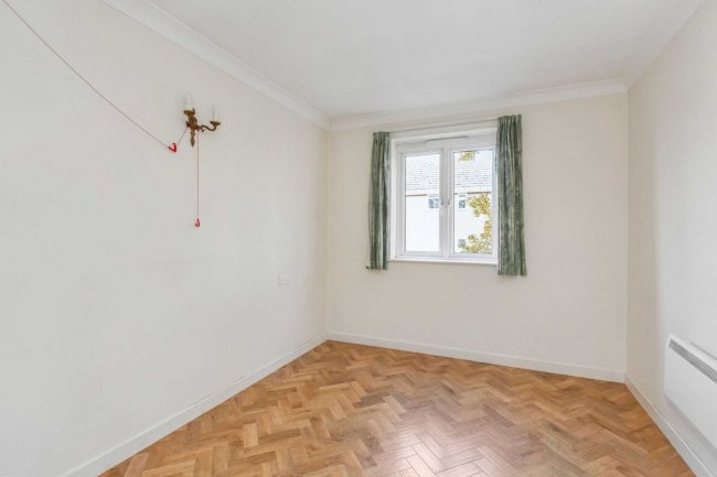 30 Sycamore Court, Aylesbury, Bucks HP19 9SZ 9