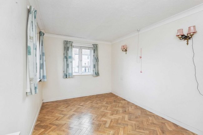 30 Sycamore Court, Aylesbury, Bucks HP19 9SZ 9