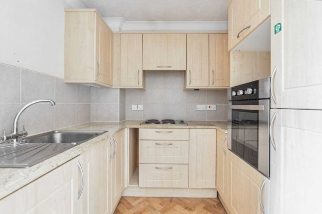 30 Sycamore Court, Aylesbury, Bucks HP19 9SZ 9