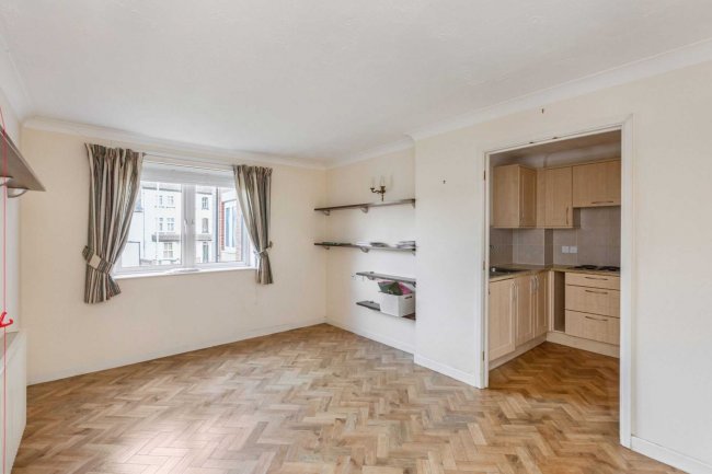 30 Sycamore Court, Aylesbury, Bucks HP19 9SZ 9