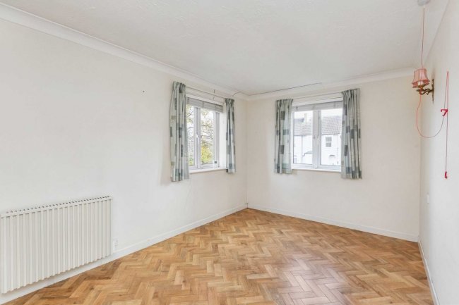 30 Sycamore Court, Aylesbury, Bucks HP19 9SZ 9