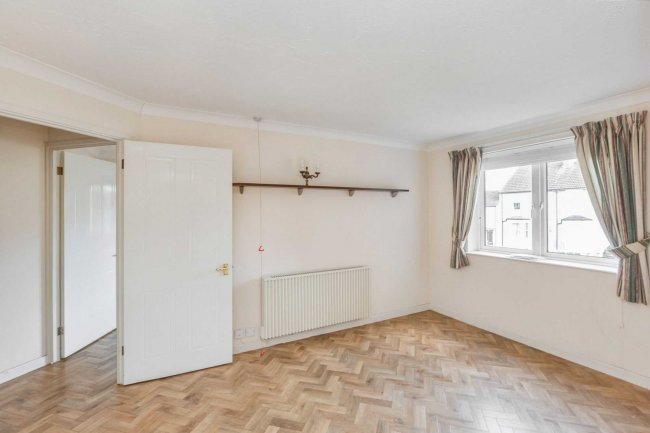 30 Sycamore Court, Aylesbury, Bucks HP19 9SZ 9