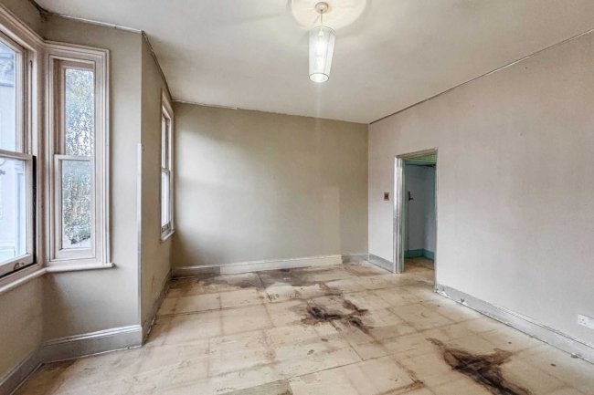 Flat B, 80 Charteris Road, Brent, London NW6 7EX 4