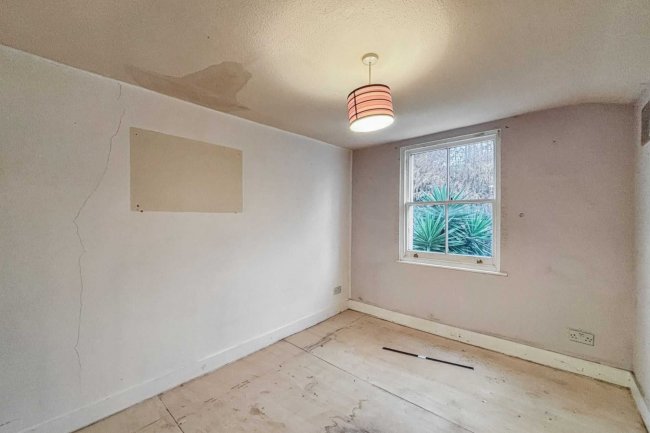 Flat B, 80 Charteris Road, Brent, London NW6 7EX 4