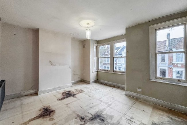 Flat B, 80 Charteris Road, Brent, London NW6 7EX 4